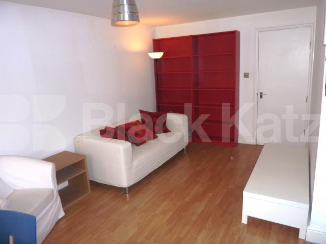 			MINS TO POTOBELLO ROAD MARKET!, 1 Bedroom, 1 bath, 1 reception Flat			 Portobello Road, NOTTINGHILL/LADBROKE GROVE